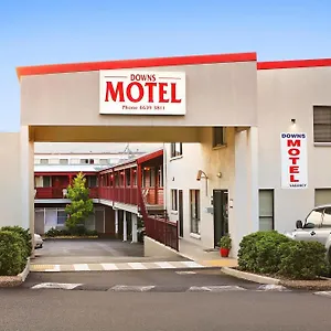 Motel Downs ***